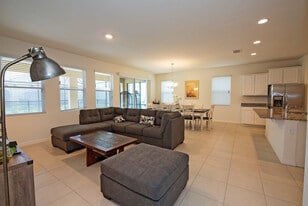 5277 Oakbourne Ave in Davenport, FL - Building Photo