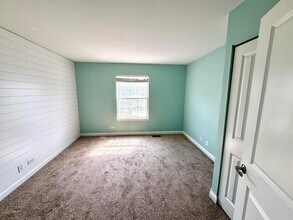 1437 Meadowsedge Ln in Carpentersville, IL - Building Photo - Building Photo