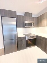 685 Pacific Blvd in Vancouver, BC - Building Photo - Building Photo