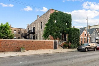 2207 W 18th St in Chicago, IL - Building Photo - Building Photo