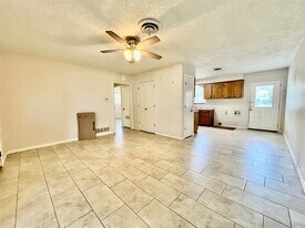 2620 Denison St in Denton, TX - Building Photo