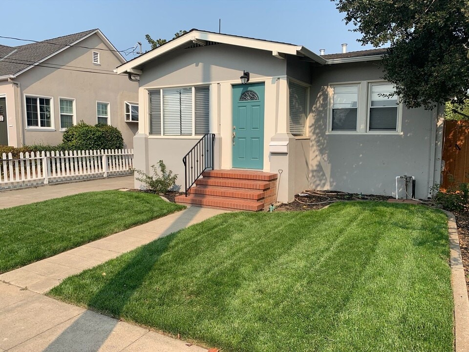611 S Fremont St in San Mateo, CA - Building Photo
