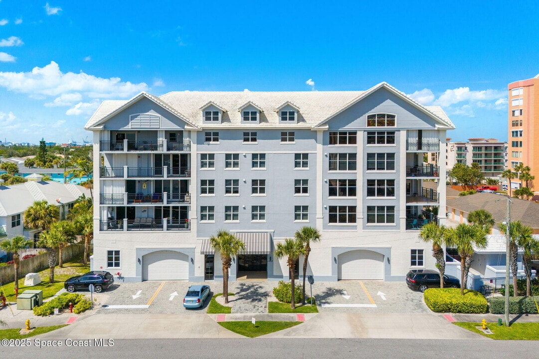 410 Hayes Ave in Cocoa Beach, FL - Building Photo