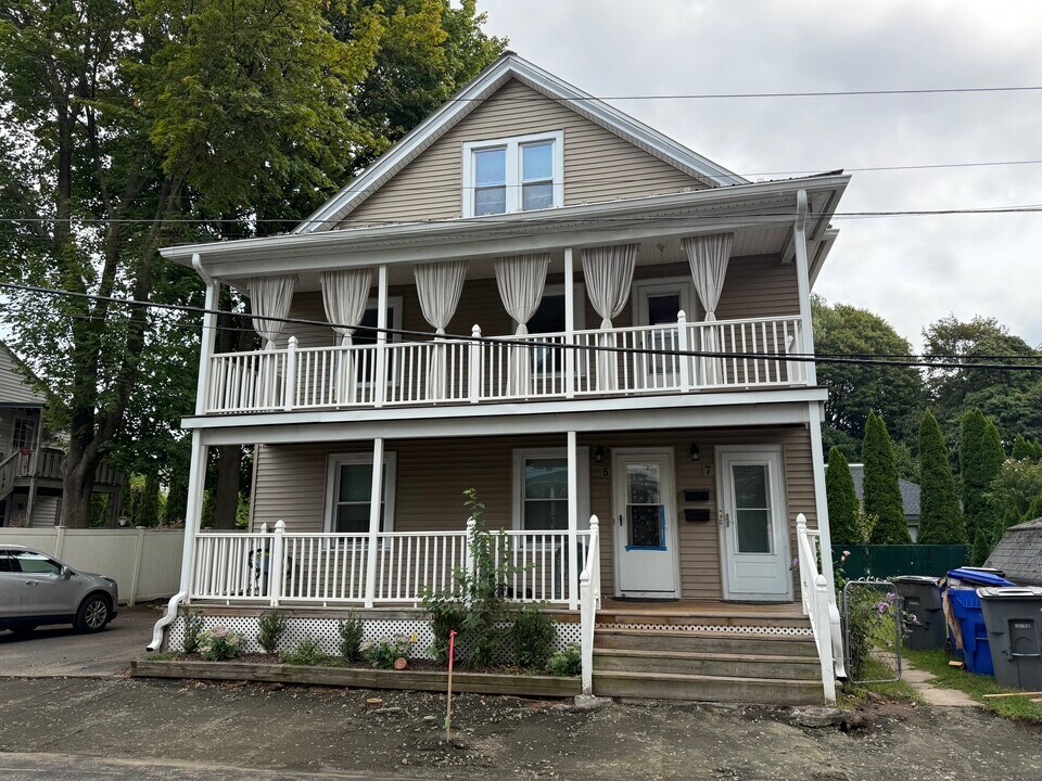 5 McConn Ave in Enfield, CT - Building Photo