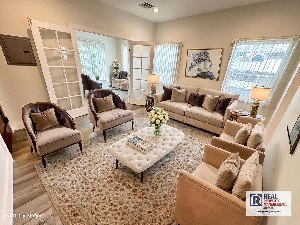 86 N Catalina Ave in Pasadena, CA - Building Photo