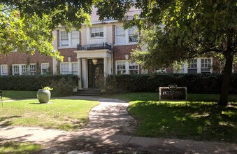 Spanish Steps in Dallas, TX - Building Photo - Building Photo