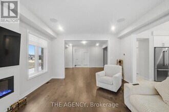 134 Flood Ave in Clarington, ON - Building Photo - Building Photo