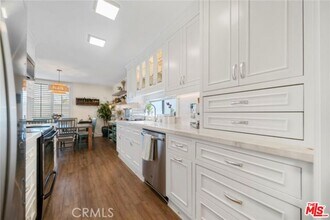 5301 Balboa Blvd in Los Angeles, CA - Building Photo - Building Photo