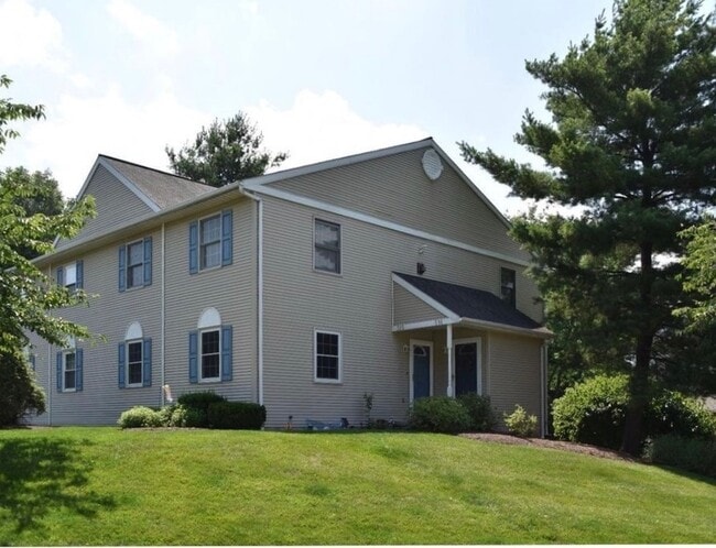 516 Maplewood Ave in Mohnton, PA - Building Photo - Building Photo