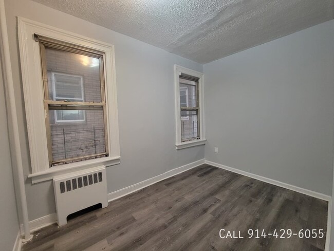 160 Waverly St in Yonkers, NY - Building Photo - Building Photo