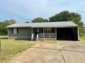 206 W King St in Tom Bean, TX - Building Photo - Building Photo