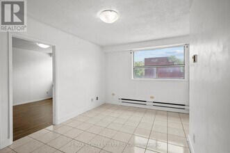 638-638 Dufferin St in Toronto, ON - Building Photo - Building Photo