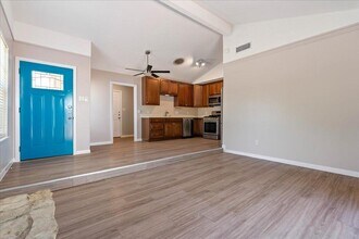 5802 Gloucester Ln in Austin, TX - Building Photo - Building Photo