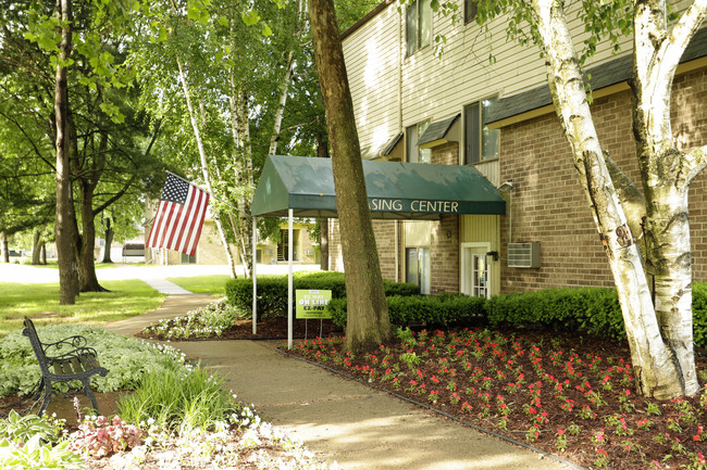 Peppertree in Kalamazoo, MI - Foto de edificio - Building Photo