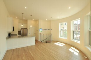 877 Beacon St in Boston, MA - Building Photo