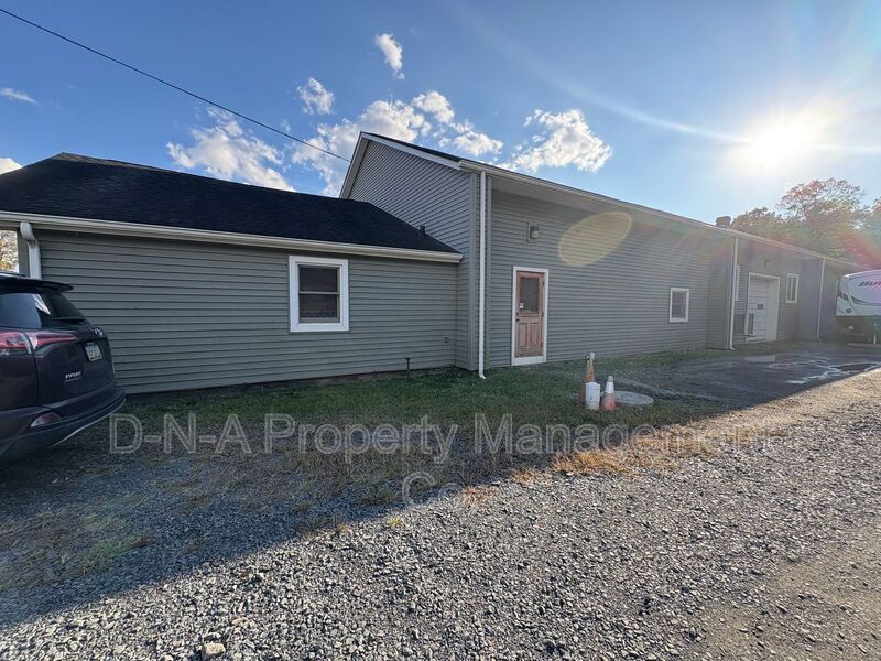 3227 N 5th St in East Stroudsburg, PA - Building Photo