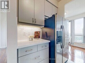 18 Holmes Ave in Toronto, ON - Building Photo - Building Photo