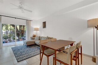 123 SW 17th Rd in Miami, FL - Foto de edificio - Building Photo
