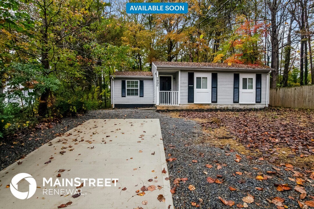 7950 Monfreya Ct in Charlotte, NC - Building Photo