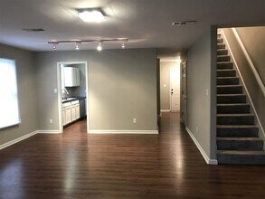 2128 Delta Blvd in Tallahassee, FL - Building Photo - Building Photo