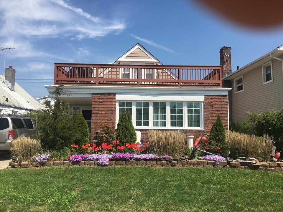 549 E Park Ave in Long Beach, NY - Building Photo