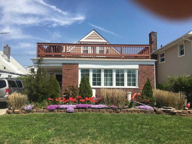 property at 549 E Park Ave