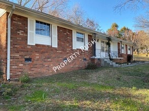 2337 Mark Ln in Chattanooga, TN - Building Photo - Building Photo