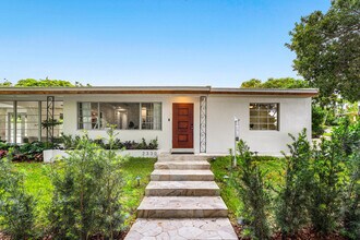 2330 Lake Ave in West Palm Beach, FL - Building Photo - Building Photo