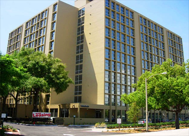 Viridian Apartments- 62+ Senior Community in St. Petersburg, FL - Foto de edificio - Building Photo