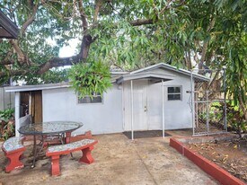 605 SW 24th Ave in Miami, FL - Building Photo