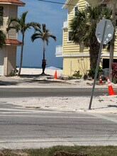 102 87th Ave in Treasure Island, FL - Foto de edificio - Building Photo