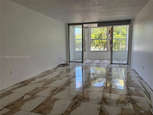1501 NE 191st St, Unit C211 in Miami, FL - Building Photo - Building Photo