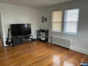 54 Euclid Ave in Ridgefield Park, NJ - Foto de edificio - Building Photo