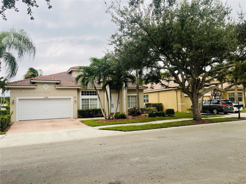 4297 Diamond Terrace in Weston, FL - Building Photo