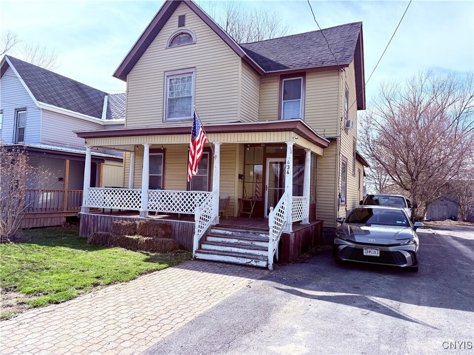 436 S Massey St in Watertown, NY - Foto de edificio