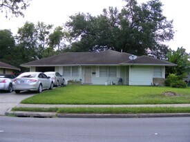 5751 Bellfort Ave in Houston, TX - Building Photo