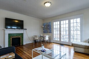 231 Chestnut Hill Ave, Unit uni2 4-bed 2-bath in Boston, MA - Building Photo