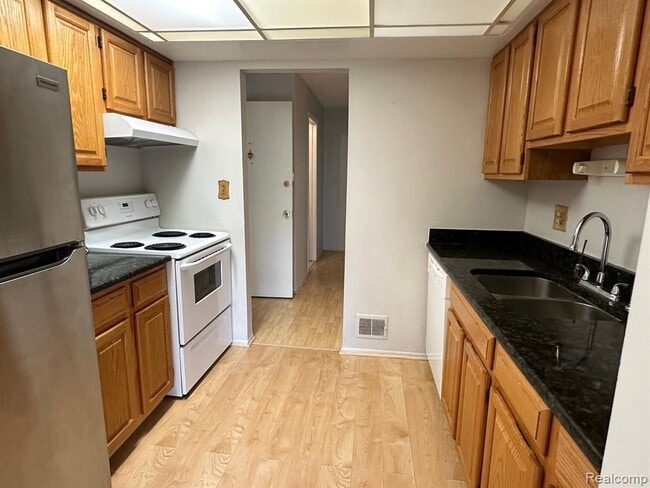 628 E Fox Hills Dr in Bloomfield Hills, MI - Building Photo - Building Photo