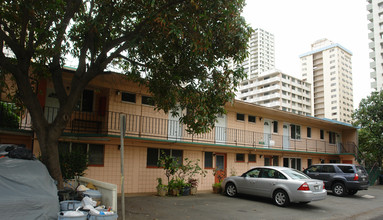 2467 Cleghorn St in Honolulu, HI - Foto de edificio - Building Photo