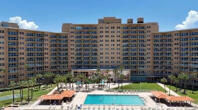 880 Mandalay Ave in Clearwater, FL - Building Photo - Building Photo