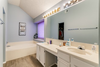 1717 Shady Creek Dr in Lewisville, TX - Building Photo - Building Photo