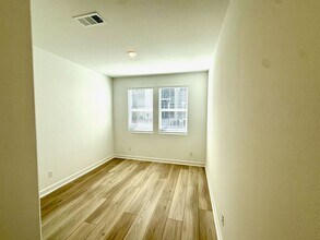 300 Triangular Rd in San Marcos, CA - Building Photo - Building Photo