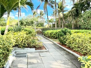 1621 Collins Ave, Unit 310 in Miami Beach, FL - Building Photo - Building Photo