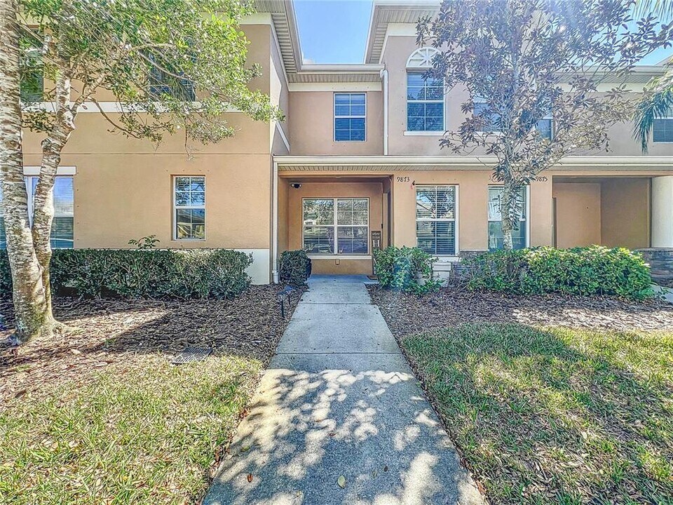 9873 Trumpet Vine Loop in Trinity, FL - Foto de edificio