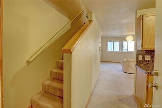 14344 Stone Ave N-Unit -25 in Seattle, WA - Building Photo - Building Photo
