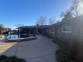 14807 Hilltop Dr in Red Bluff, CA - Building Photo