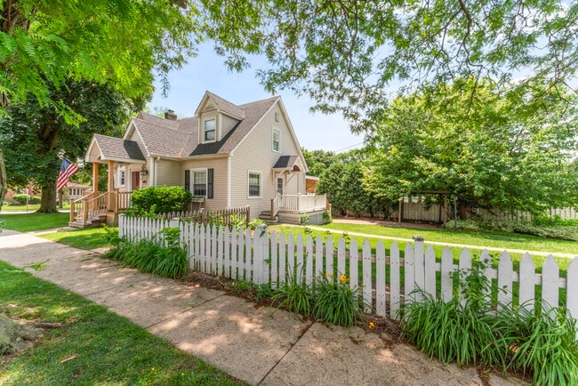 5 W South St in Arlington Heights, IL - Building Photo - Building Photo
