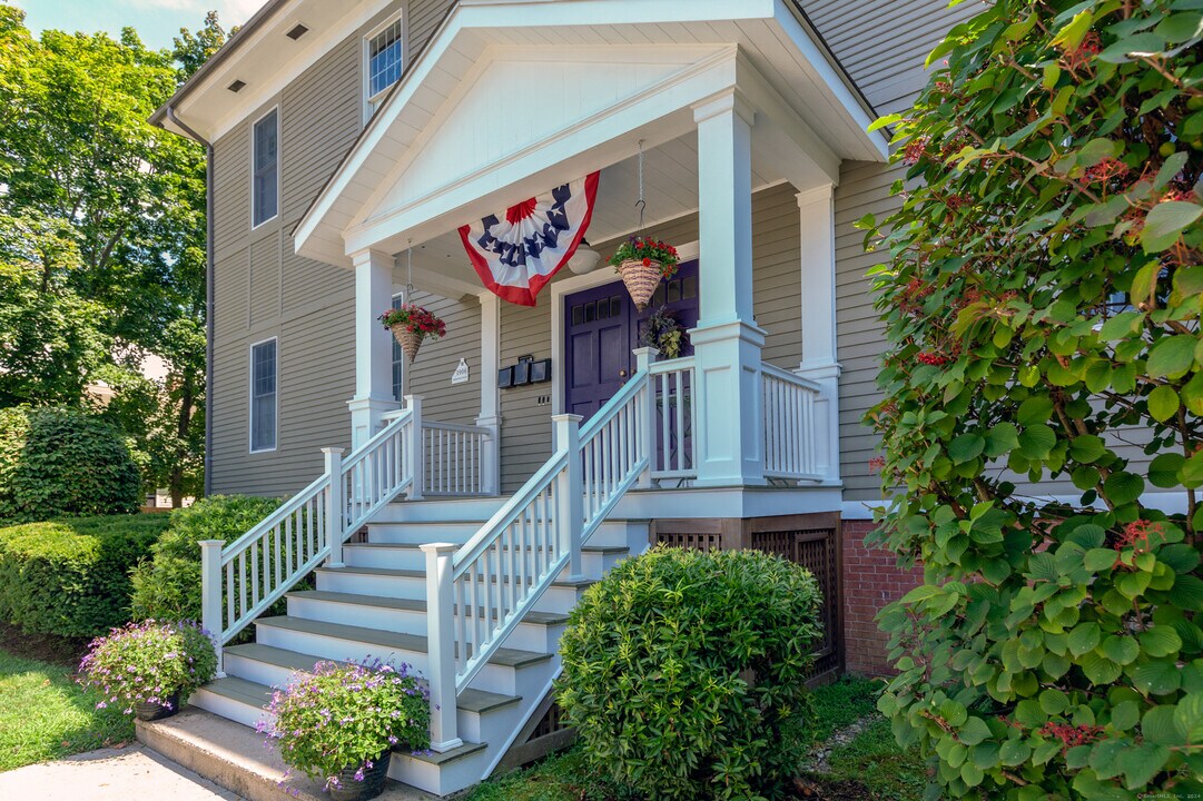 103 Boston St in Guilford, CT - Building Photo