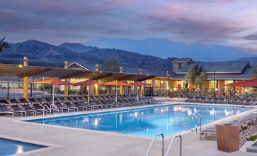 1939 Meyer Ct in Santa Paula, CA - Foto de edificio - Building Photo