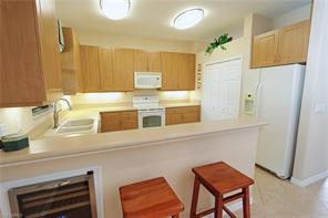 7631 Bristol Cir in Naples, FL - Foto de edificio - Building Photo